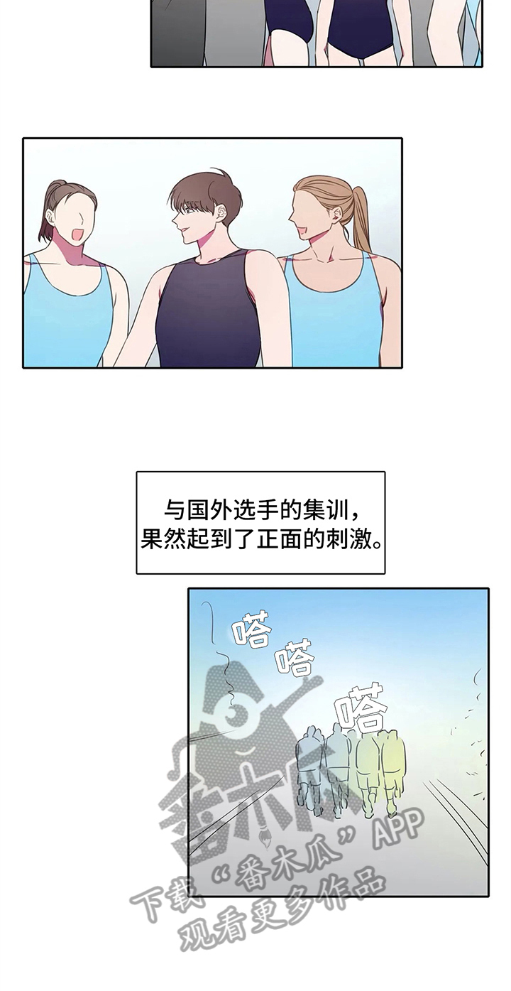 《热浪游泳》漫画最新章节第31章：枕头战免费下拉式在线观看章节第【9】张图片